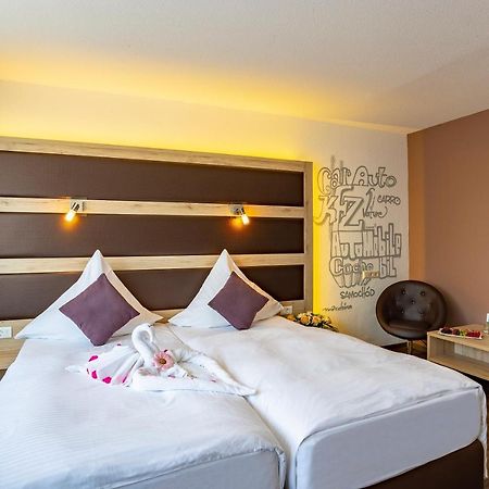 Michel Hotel Frankfurt Airport Ruesselsheim Exterior photo