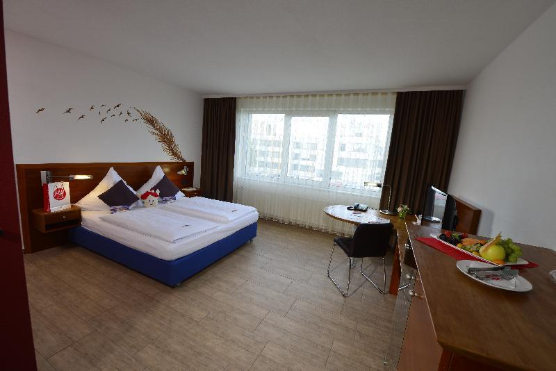 Michel Hotel Frankfurt Airport Ruesselsheim Exterior photo